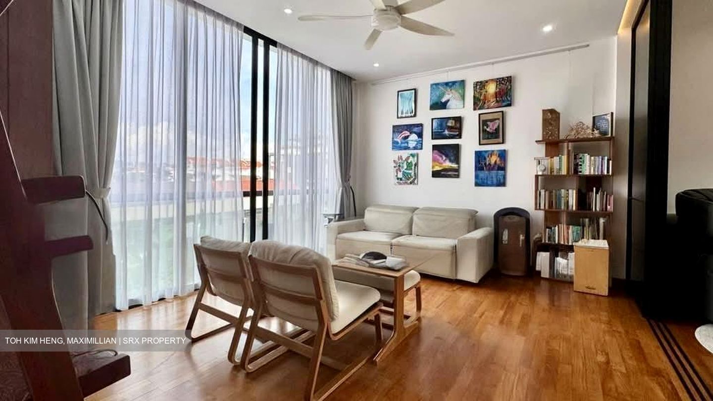 Sims Avenue (D14), Terrace #574515551